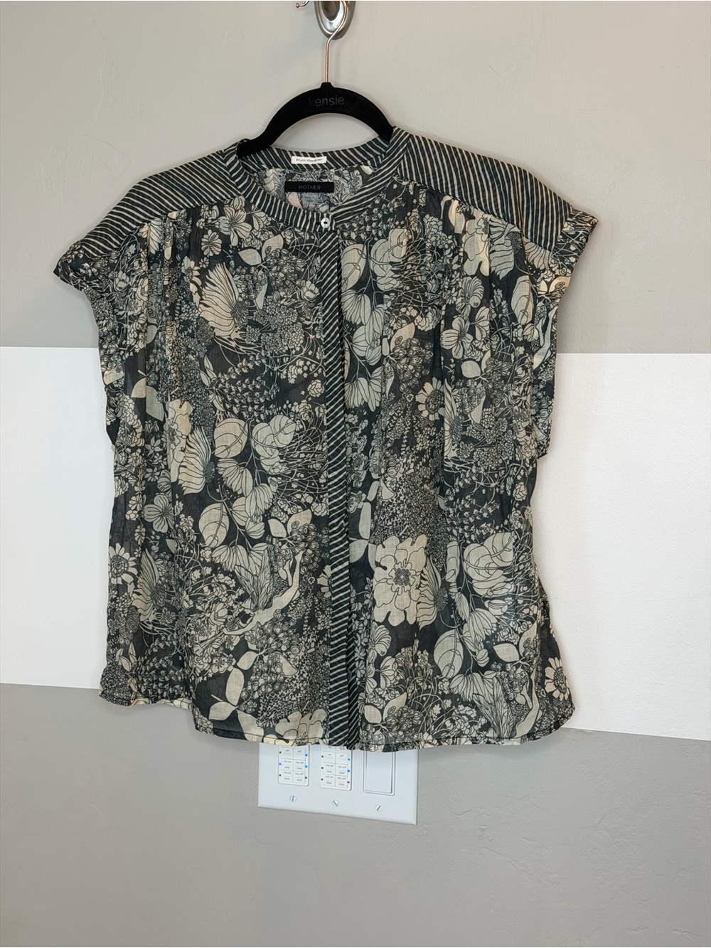 Anthropologie MOTHER slow ride Floral Button-Front Cap Sleeve Blouse medium